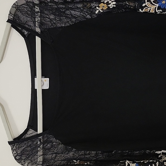 Anthro Akemi & Kin Calista Embroidered Bat Wing Lace Sleeve Top Fairycore Sz S - Picture 4 of 17